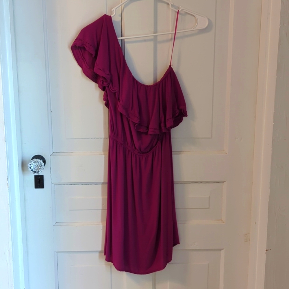 One-shoulder dress